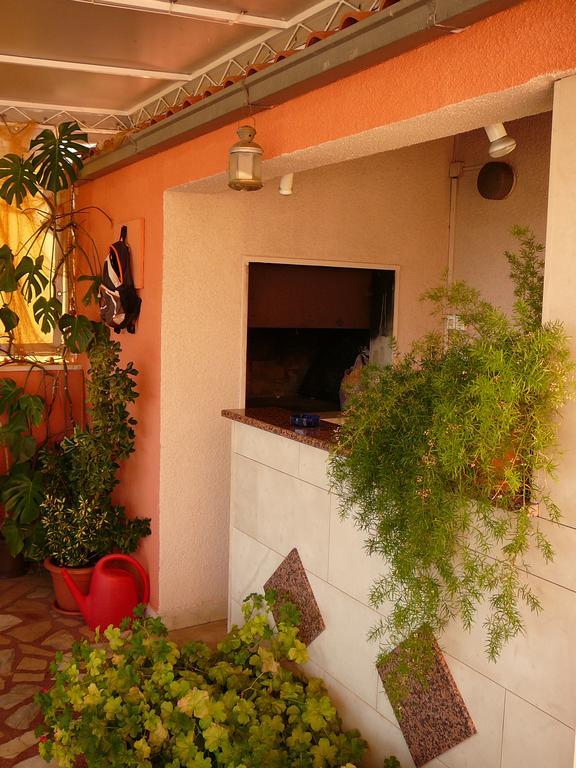 Apartments Loncar Seget Vranjica Exterior foto