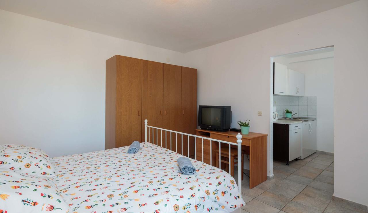 Apartments Loncar Seget Vranjica Exterior foto
