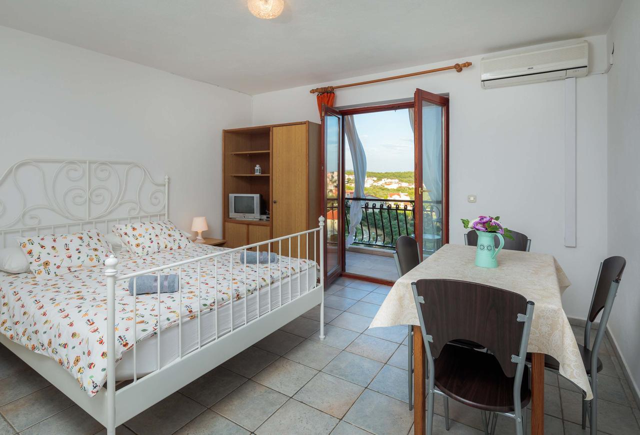 Apartments Loncar Seget Vranjica Exterior foto