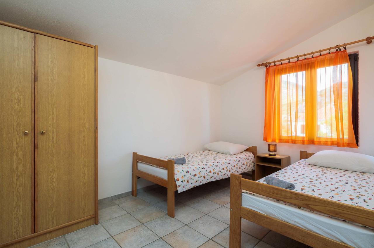 Apartments Loncar Seget Vranjica Exterior foto