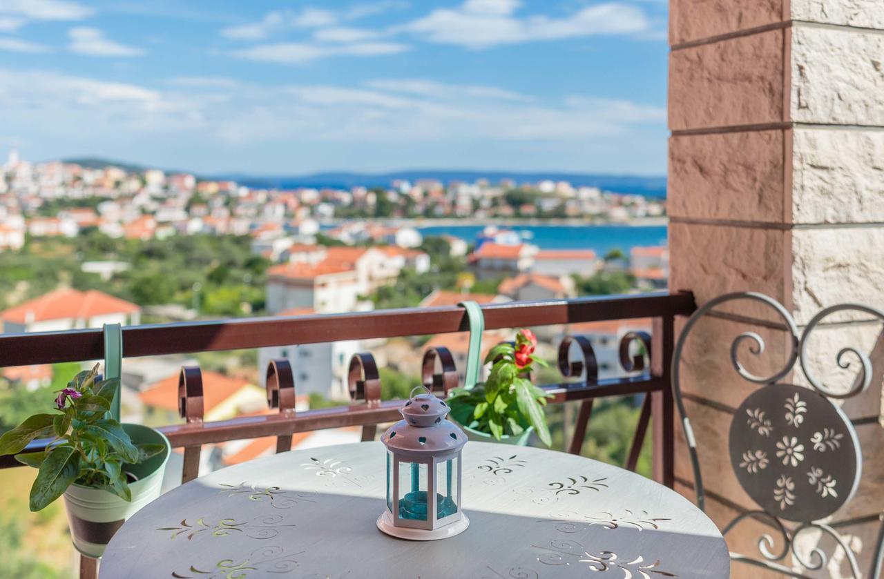 Apartments Loncar Seget Vranjica Exterior foto