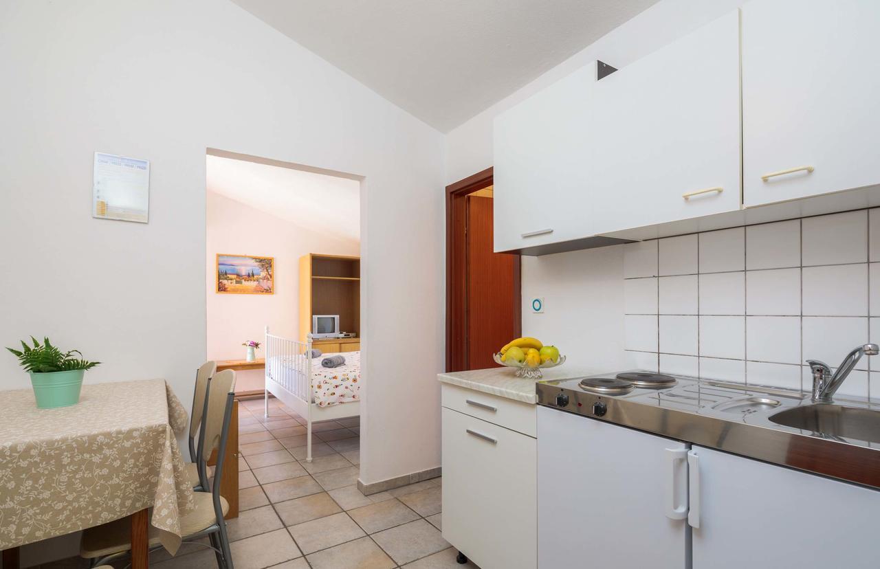 Apartments Loncar Seget Vranjica Exterior foto