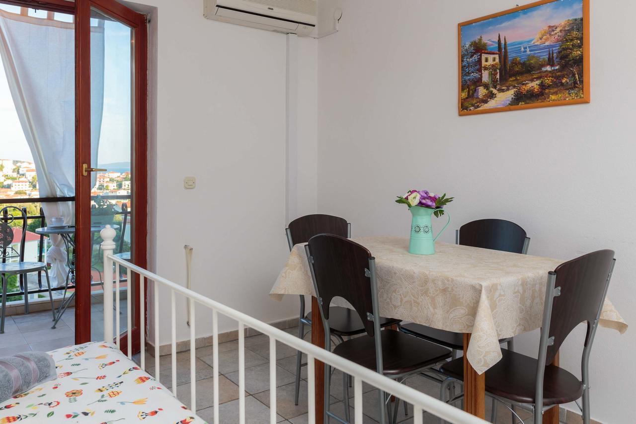 Apartments Loncar Seget Vranjica Exterior foto