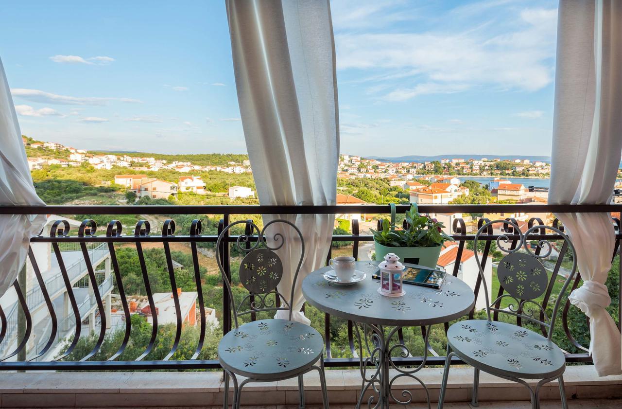 Apartments Loncar Seget Vranjica Exterior foto