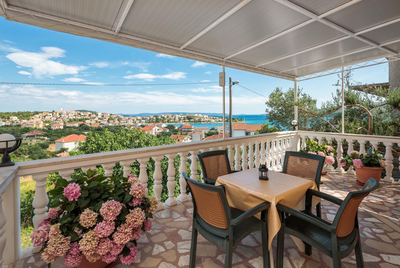 Apartments Loncar Seget Vranjica Exterior foto