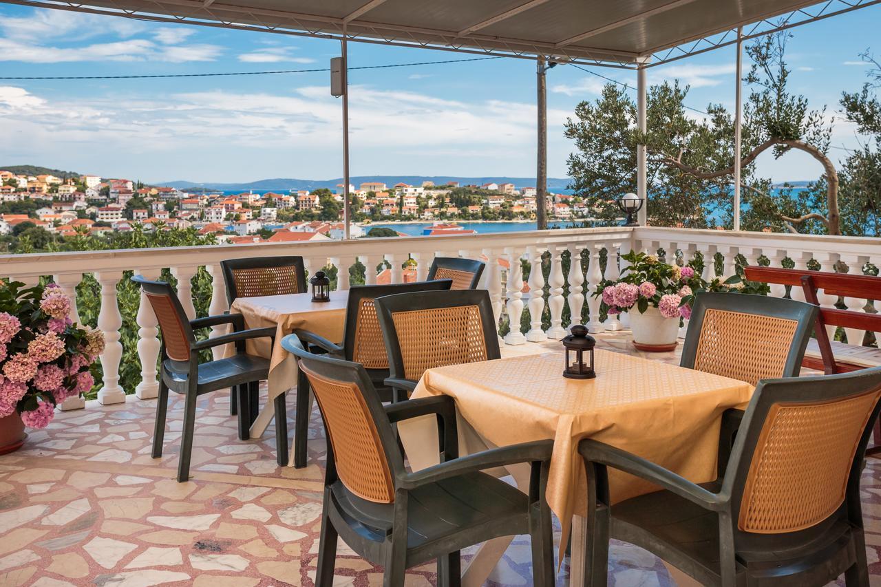 Apartments Loncar Seget Vranjica Exterior foto