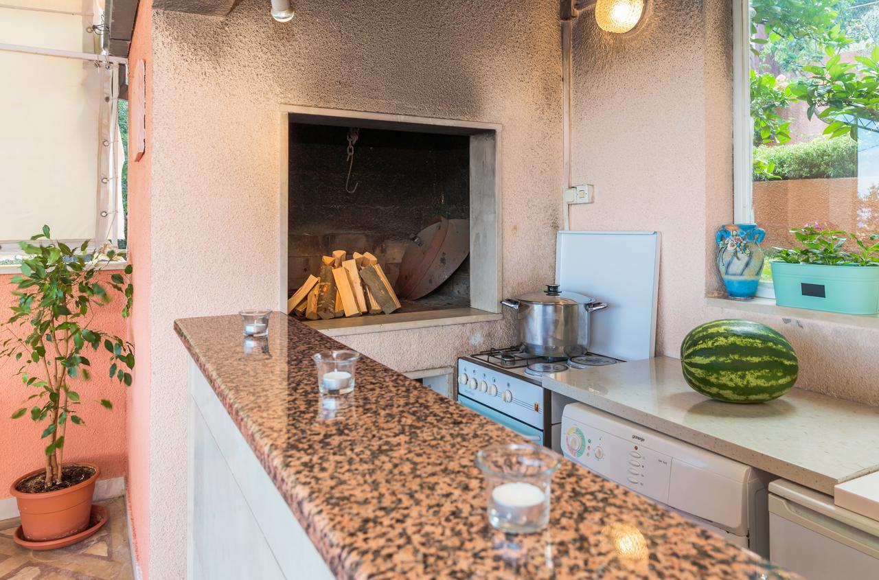 Apartments Loncar Seget Vranjica Exterior foto