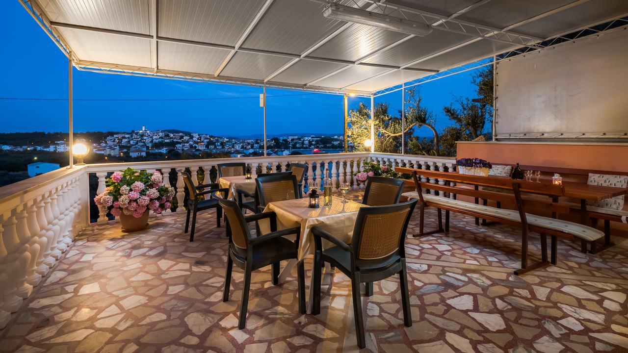 Apartments Loncar Seget Vranjica Exterior foto