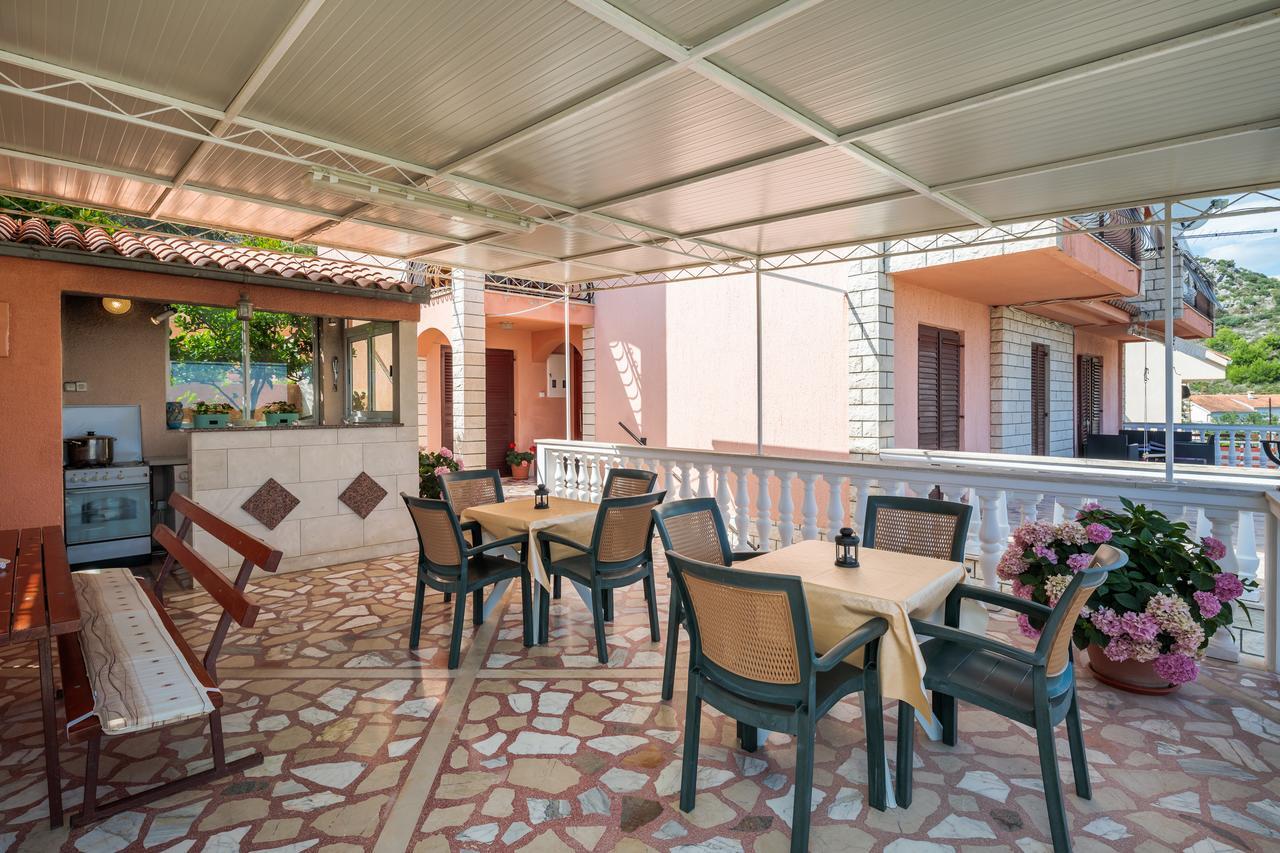 Apartments Loncar Seget Vranjica Exterior foto